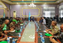 RW Rooble oo Kismaayo kula kulmay Saraakiisha ciidamada AMISOM.