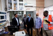 Wasiirka Maaliyada Soomaaliya oo kormeer ku tagay Dekada Muqdisho