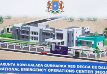 Guddoomiyaha gobolka Banaadir oo dhagax dhigay dhismaha xarunta gurmadka deg dega ah