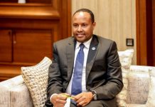 Wasiirka aniga oo Hay’adda Socdaalka faray in uusan dalka ka bixi karin Taliyaha ciidamada Badda.
