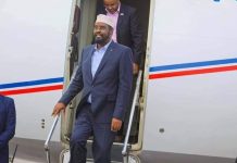 Axmed Madoobe oo Muqdisho u yimid ka qeyb galka shirka uu iclaamiyay R/wasaare Rooble