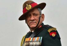 Diyaarad uu la socday talyaha guud ee Ciidamada Hindiya oo burburtay