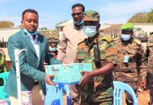 Amisom oo koofur galbeed ku wareejisay agab loogu talagalay gobaha waxbarshada.