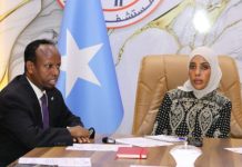 Wasiirka Caafimaadka oo Su’aallo laga waydiiyay Dhacdadii Banaanka Isbitaalka Banaadir