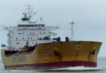 Weerar lagu qaaday markab ganacsi oo marayay xeebaha Muqdisho iyo Cabsi xooggan oo ka dhalatay