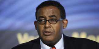 Ra’iisul Wasaarihii hore Cumar Cabdirashiid oo ka digay khilaaf siyaasadeed iyo saameynta khayraadka dalka