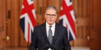 Ra’iisul Wasaarahii Ingiriiska Keir Starmer oo Is Casilay Kadib Guuldaraddii uu Xisbigiisu La Kulmay