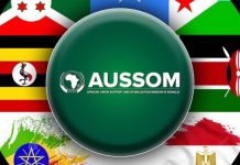 Madaxweynaha Somaliland, Cabdiraxmaan Maxamed Cabdillaahi (Cirro), ayaa sheegay in Dowladda Soomaaliya ay ka baxday heshiisyo laga gaadhay wada-hadalladii muddo dheer u dhexeeyay Somaliland iyo Dowlada Soomaaliya, isagoo ku eedeeyay Muqdisho inay farogelin ku hayso arrimaha gudaha Somaliland. Madaxweyne Cirro oo Nairobi kula kulmay wakiillo ka tirsan beesha caalamka ayaa sheegay in nabaddu ay tahay mudnaanta koowaad ee xukuumaddiisa, isla markaana ay diyaar u tahay in xal nabadeed loogu wajaho colaaddii Laascaanood, iyadoo la adeegsanayo wada-hadal, dib-u-heshiisiin iyo is-afgarad. “Mudanayaal, nabadu waxa ay tahay mudnaanta koowaad ee xukuumaddayda. Waxa aan sii wadaynaa xal ay Somaliland leedahay oo lagu wajaho colaadda Laascaanood, taas oo ku dhisan wada-hadal, dib-u-heshiisiin iyo is-afgarad,” ayuu yidhi Madaxweyne Cirro. Waxa uu sidoo kale sheegay in aan la iska indho-tiri karin door uu sheegay in dowladda Soomaaliya ku leedahay xaaladda amni ee Somaliland, isagoo xusay in Muqdisho ay halkii ay xoogga saari lahayd xal u helista caqabadaha amni iyo bini’aadantinimo ee ka jira Soomaaliya, ay farogelin ku samaynayso arrimaha gudaha Somaliland. Madaxweyne Cirro ayaa sheegay in qaar ka mid ah wakiilada beesha caalamku ay Somaliland iyo Soomaaliya ku dhiirigelinayaan in dib loo bilaabo wada-hadalladii labada dhinac, isagoo xusay in Somaliland ay marar badan muujisay inay diyaar u tahay wada-hadal isla markaana ay gashay, lakiin aan guul laga gaadhin. “Marar badan ayaanu wada-hadal galnay annaga oo daacad ka ah, annaga oo bixinay qiimo siyaasadeed oo aad u weyn. Nasiib-darro, heshiisyo kooban balse muhiim ahaa oo lagu gaadhay wada-hadallada ayay markii dambe Soomaaliya ka baxday,” ayuu yidhi. Waxa uu tusaale u soo qaatay la wareegista maamulka hawada ee Soomaaliya, isagoo sheegay in arrintaasi ay muujinayso in aan la ilaalin heshiisyadii hore loo gaadhay. Madaxweynaha Somaliland ayaa wakiillada beesha caalamka ugu baaqay in dadaalladoodu ayna ku koobnaan oo keliya dhiirigelinta in Somaliland iyo Soomaaliya dib ugu laabtaan miiska wada-hadalka, balse ay sidoo kale xoogga saaraan fulinta heshiisyadii hore loo gaadhay. “Wada-hadal waara waxa uu u baahan yahay is-ixtiraam iyo in heshiisyada la ilaaliyo,” ayuu yidhi Madaxweyne Cirro. Wada-hadallada Somaliland iyo dowlada Soomaaliya ayaa socday muddo ka badan toban sano, waxaana kulamo kala duwan lagu qabtay dalal ay ka mid yihiin Turkiga iyo Jabuuti, hase yeeshee labada dhinac ayaan ugu dambayn ku heshiin qodobbo waaweyn oo xal kama dambays ah u noqon lahaa khilaafka siyaasadeed ee u dhexeeya.