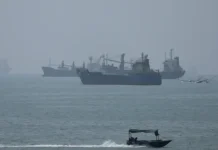 Mareykanka oo weeraray qalabka gantaallada laga rido ee Iiraan oo ku yaala jasiiradda Larak